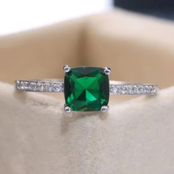 18k White Gold Diamond Emerald Cushion Cut Ring - Picture 4 of 4